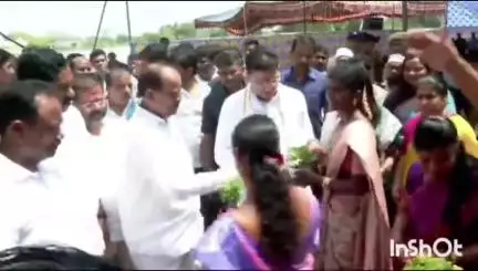పరకాల మున్సిపల్ కార్యాలయంలో కుట్టు శిక్షణ కేంద్రాల ప్రారంభోత్సవంలో పాల్గొన్న మంత్రి శ్రీధర్‌ బాబు