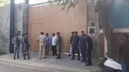 சோழிங்கநல்லூர்: நடிகர் விஜயை இனி யாரும் தொட முடியாது - இல்லத்தில் வந்திறங்கிய கமெண்ட்களால் பரபரப்பு