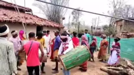बेरो: बेड़ो प्रखंड के मासूगांव में सरहुल पूजा का आयोजन हुआ