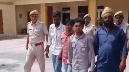 हनुमानगढ़: जंक्शन में चार जनों से धारधार #हथियार कापा व चाकू बरामदगी का मामला गिरफ्तार चारों आरोपियों को पुलिस ने कोर्ट मे किया पेश