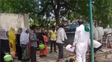 ಕಾಳಗಿ: ಕುಡಿಯುವ ನೀರಿಗಾಗಿ ಪಟ್ಟಣದ ತಹಶೀಲ್ದಾರ ಕಚೇರಿ ಎದುರು ವಿನೂತನ ಪ್ರತಿಭಟನೆ