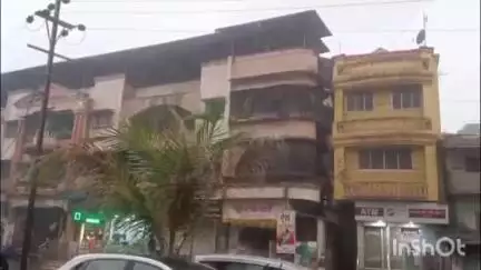 पेण: स्लग....अवकाळी पावसाचा रायगड जिल्ह्यातील  काही गावांना फटका
पेणच्या जावळी गावात घरांच्या भिंती कोसळून नुकसान