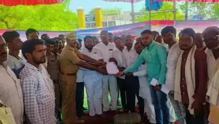 पालम: केरवाडी ते सिरपूर रस्त्याचे काम सुरू करण्याचे प्रशासनाद्वारे लेखी आश्‍वासन दिल्यानंतर ग्रामस्थांद्वारे उपोषण मागे