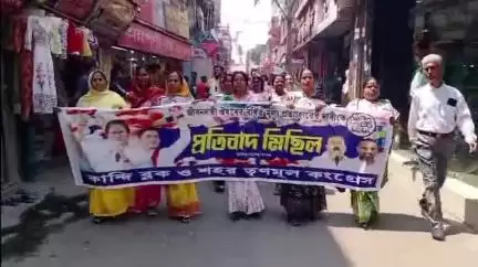 কান্দি: জীবনদায়ী ওষুধের দাম বৃদ্ধির প্রতিবাদে কান্দিতে ব্লক ও শহর তৃণমূল কংগ্রেসের প্রতিবাদ মিছিল,উপস্থিত বিধায়ক