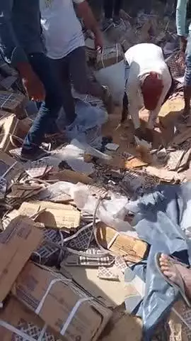 dhaneta tyre fatane se ek log ki maut do log kahe tuktuk dab gai hai Patti