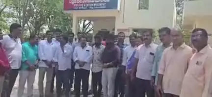 మూసాపేట: రికార్డ్ అసిస్టెంట్ మరియు తాసిల్దార్ పైన అనుచితుల వ్యాఖ్యలు చేసిన వారు పైన చర్యలు తీసుకోవాలని :ఉద్యోగ సంఘాలు నాయకులు