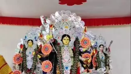 বামনগোলা: বাসন্তী পুজো উপলক্ষ্যে বামনগোলা ব্লকের গাঙ্গুরিয়া শ্রী শ্রী সারদা তীর্থম আশ্রমে অনুষ্ঠিত হল কুমারী পুজো