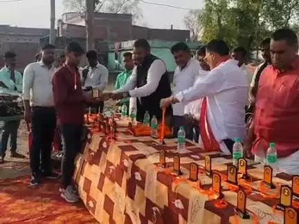 bright पब्लिक स्कूल में बिहार बोर्ड में अच्छा रिजल्ट लाने के बाद प्रिंस वितरण आदरणीय विधायक के द्वारा