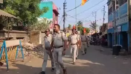 অন্ডাল: অন্ডাল থানা এলাকায় পুলিশের টহল রামনাময়ী কে সামনে রেখে কোন বিপদ অথবা গন্ডগোল যাতে না হয় তাই টহল দেয় অন্ডাল থানা