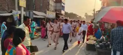 #रामनवमी_पर्व_2025 को शांतिपूर्ण माहौल में सम्पन्न कराने हेतु सक्रिय कटिहार पुलिस...

आज दिनांक 05.04.25 को #अमदाबाद थाना क्षेत्र अंतर्गत विधि-व्यवस्था संधारण हेतु कटिहार_पुलिस द्वारा फ्लैग मार्च निकाला गया ।