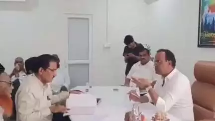 మునుగోడు: తాగునీటి సమస్య తలెత్తకుండా చర్యలు చేపట్టాలి: నల్గొండ, యాదాద్రి మిషన్ భగీరథ అధికారులతో సమీక్షలో ఎమ్మెల్యే కోమటిరెడ్డి