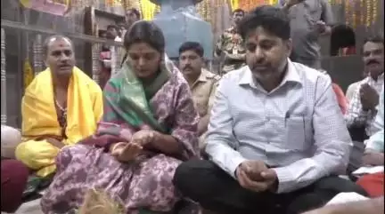 माहूर: महाराष्ट्र राज्याचे राज्यमंत्री इंद्रनील नाईक यांनी सपत्नीक माहुर गडावरील रेणुका देवीचे घेतले दर्शन