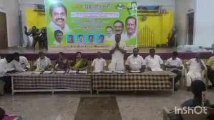 கலவை: கலவையில் உள்ள திருமண மண்டபத்தில் அதிமுக பூத் கமிட்டி ஆலோசனை கூட்டம் நடைபெற்றது