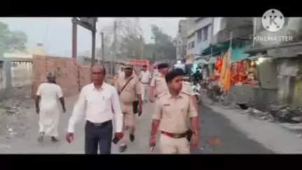 मंडरो: बीडीओ और मिर्जाचौकी थाना प्रभारी ने रामनवमी पर्व को लेकर फ्लैग मार्च किया