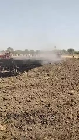 खानपुर के गांव बरबेली में गेहूं के भूसे में लगी आग