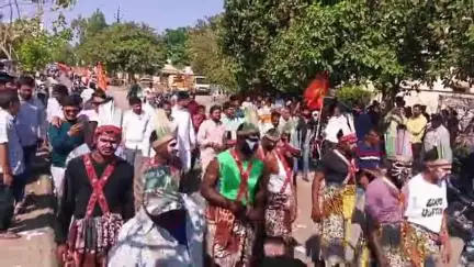જસદણ: રામનવમી નિમિત્તે પંચમુખી હનુમાનજી મંદિરેથી ભવ્ય રથયાત્રા યોજાઈ, કેબિનેટ મંત્રી કુંવરજીભાઈ બાવળીયા ઉપસ્થિત રહ્યા