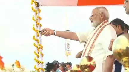 माननीय प्रधानमंत्री श्री #narendramodi जी द्वारा तमिलनाडु में नया पांबन ब्रिज का उद्घाटन करने के साथ, रामेश्वरम - तांबरम (चेन्नै) के मध्य नई ट्रेन का हरी झंडी दिखाकर शुभारंभ किया गया। 
#NewPambanBridge
#RailInfra4TamilNadu
#railminindia