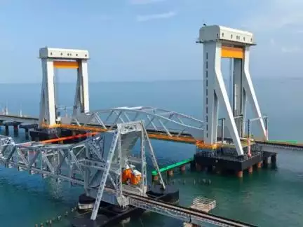 Bridging the waves and hearts, the new Pamban Bridge stands as India’s first vertical-lift sea bridge, seamlessly connecting Rameswaram to the mainland. A marvel of engineering and unity !
.
#RailInfra4TamilNadu