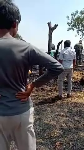 dhorda के रवि महाराज की यहां आग लगाती हुई जो अभी तुइयाखेडा में रहते है