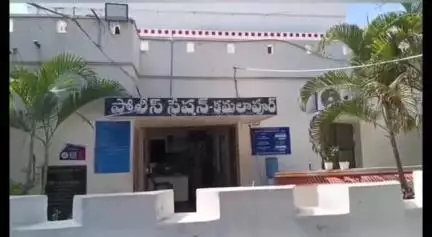 కమలాపూర్: మదన్నపేట గ్రామానికి చెందిన సురేష్ తనపై దాడిచేశారనిపోలీస్ స్టేషన్లో ఫిర్యాదు చేసిన పట్టించుకోవడంలేదని మీడియా ముందు ఆవేదన