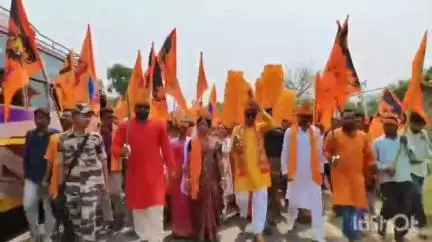 ওন্দা: রামনবমী উপলক্ষে ওন্দা ব্লকের রামসাগরে অনুষ্ঠিত শোভাযাত্রায় অস্ত্র হাতে দেখা গেল বিজেপি বিধায়ক অমরনাথ শাখাকে