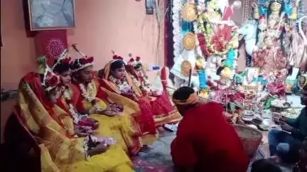 কান্দি: কান্দির প্রভাকর পাড়াতে অবস্থিত মা মঙ্গলচন্ডীর মন্দিরে আয়োজন করা হলো কুমারী পুজোর