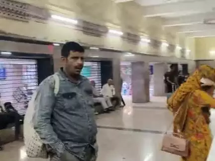मन्दसौर का रेलवे स्टेशन का हाल, निर्माण कार्य प्रगति पर,#मंदसौर #रेल्वे स्टेशन #वायरल