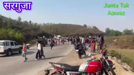 कुंवरपुर बांध मोड़ पर स्कूटी सवार युवक गिरे गहरी खाई में एक युवक के सर व चेहरे में गंभीर चोट होने से जिला अस्पताल रेफर