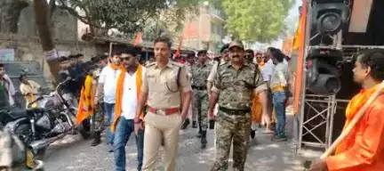 #रामनवमी पर्व को शांतिपूर्ण माहौल में संपन्न कराने हेतु प्रतिबद्ध कटिहार पुलिस !

#रामनवमी पर्व को सुरक्षित एवं शांतिपूर्ण माहौल में संपन्न कराने हेतु श्री वैभव शर्मा, पुलिस अधीक्षक, कटिहार द्वारा शहरी थाना क्षेत्र में शोभायात्रा मार्गों