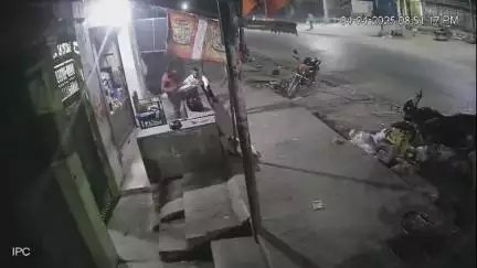 सिंहेश्वर में किराना व्यवसायी स्वर्गीय अरविंद खंडेलवाल के दुकान में तीन अज्ञात बदमाशों तीन लाख रुपया लूट कर भाग निकला?