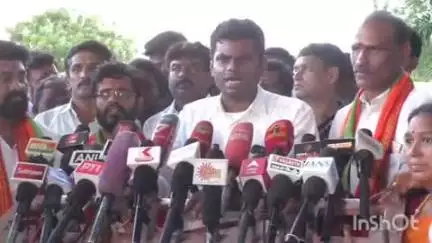 திருப்பரங்குன்றம்: தலைவர் போட்டியில் நான் இல்லை தலைவனாக இருந்தபோது செய்த பணிகளை தொண்டனாக இருக்கும் போதும் தொடர்வேன்- விமான நிலையத்தில் அண்ணாமலை பேட்டி