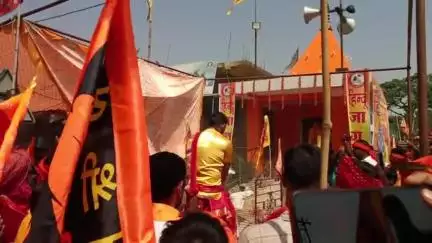 आज रामनवमी को लेकर तरारी प्रखंड के इमादपुर थाना क्षेत्र अंतर्गत  खुटहा महावीर मंदिर के पास किया गया महा आरती