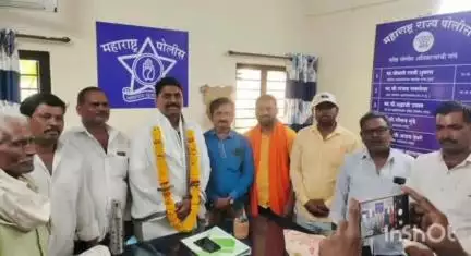 जळकोट: जळकोट नवनित पोलीस निरीक्षक सचिन चव्हाण यांचा शिवसेना पदाधिकाऱ्यांच्या वतीने पोलिस ठाण्यात सत्कार