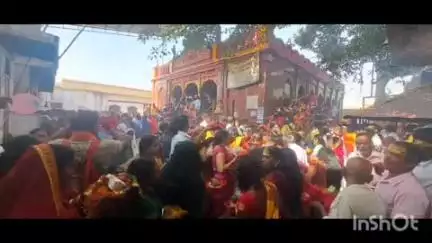 दिघवारा: राम जन्मोत्सव पर आमी के अंबिका भवानी मंदिर में दर्शनार्थियों की उमड़ी भीड़, दूर-दूर से आए श्रद्धालु