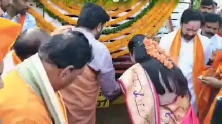 అమీర్‌పేట: అంబర్పేటలో శ్రీరామనవమి శోభాయాత్ర ర్యాలీలో పాల్గొన్న కేంద్ర మంత్రి కిషన్ రెడ్డి దంపతులు