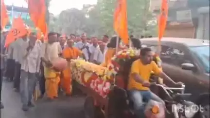 ইন্দপুর: রামনবমী উপলক্ষে এক বিরাট ধর্মীয় শোভাযাত্রা হল ইন্দপুরের বাংলা বাজারে