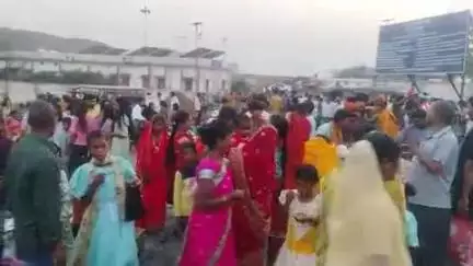 बालूमाथ प्रखंड के चमातू ग्राम में रामनवमी के अवसर पर मेला का हुआ आयोजन, हजारों भक्तों की उमड़ी भीड़।@#@