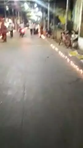 hamare parikrama Marg ho hi nahin ramnavami ke utsav mein diye jalaye gaye hain