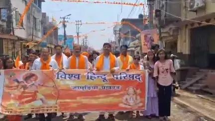 জামুরিয়া: জামুড়িয়া হিন্দু পরিষদের পক্ষ থেকে জামুরিয়া এলাকায় রামনবমীর বর্ণাঢ্য শোভাযাত্রা