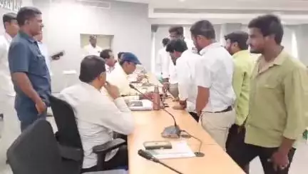 మెదక్: జగిర్యాల్,కొండాపూర్ గ్రామంలో కమ్యూనికేషన్ సమస్య పరిష్కరించాలి; 
బీఎస్పీ రాష్ట్ర కార్యనిర్వాహకసభ్యులు అప్పాజీపల్లి సురేష్