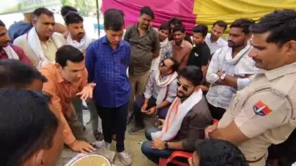 #अयाना कस्बे में संचालित गेहूं खरीद केंद्र का पीपल्दा विधायक चेतन पटेल ने लिया जायजा