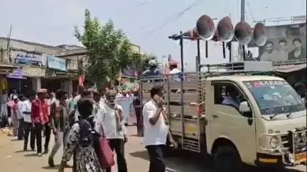 ತಾಳಿಕೋಟಿ: ಪಟ್ಟಣದಲ್ಲಿ ಮಾಜಿ ಸಿಎಂ ಬಿಎಸ್‌ವೈ ಹಾಗೂ ಬಿಜೆಪಿ ರಾಜ್ಯಾಧ್ಯಕ್ಷ ವಿಜಯೇಂದ್ರ ಪರ ರ್‍ಯಾಲಿ