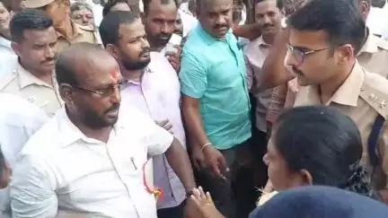 குளத்தூர்: ஒரு லட்சம் பேர் பங்கேற்ற நார்த்தாமலை தேர் திருவிழாவை துவக்கி வைத்தார் ஆட்சியர் அருணா மற்றும் SP அபிஷேக் குப்தா