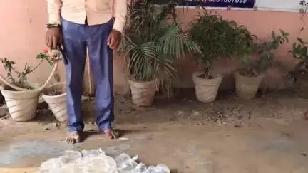 रामगढ़वा: रामगढ़वा थाना क्षेत्र से पुलिस ने 63 लीटर देशी चुलाई शराब के साथ 1 अभियुक्त को किया गिरफ्तार