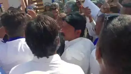 गड़रा काण्ड को लेकर कलेक्टर ऑफिस का बहुजन समाज पार्टी द्वारा घेराव किया गया