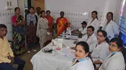 बेरो: बेड़ो प्रखंड के सामुदायिक स्वास्थ्य केंद्र में कैंसर स्क्रीनिंग शिविर में 66 मरीजों की निःशुल्क जाँच की गई