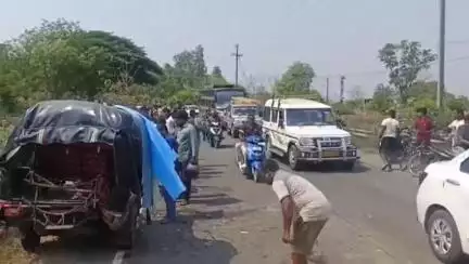 ଆଠଗଡ: ପାଞ୍ଚ ଗାଁରେ ବସ୍ ଅଟୋ ଦୁର୍ଘଟଣା ରେ ମହିଳା ମୃତ୍ୟୁ