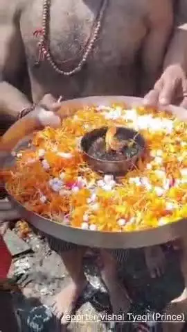 स्याना तहसीलके ग्राम वेराफिरोजपुर में 31मार्च को लेकरआए कालका मन्दिर लाई अखंड ज्योत को विसर्जन करतेअमानताघाटपर श्रद्धालु