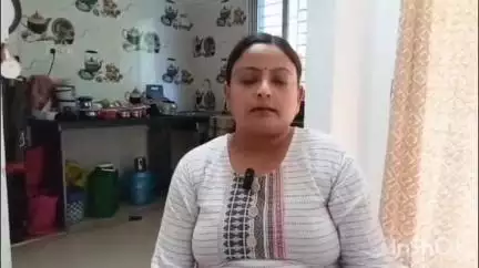 ওন্দা: স্বেচ্ছায় শ্রম নিতে নারাজ ওন্দার পাত্র হাটি রামরতন উচ্চ বিদ্যালয়ের চাকরিহারা শিক্ষিকা শর্মিষ্ঠা দুয়ারী