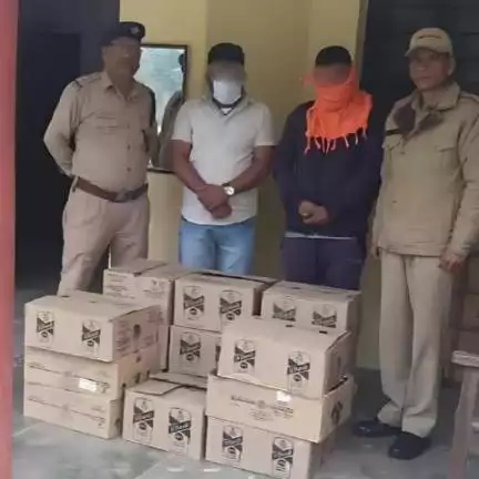 गैरसैण: मेहलचोरी पुलिस ने 16 पेटी अवैध अंग्रेजी शराब के साथ 2 तस्करों को किया गिरफ्तार, तस्करी में प्रयुक्त वाहन किया सीज